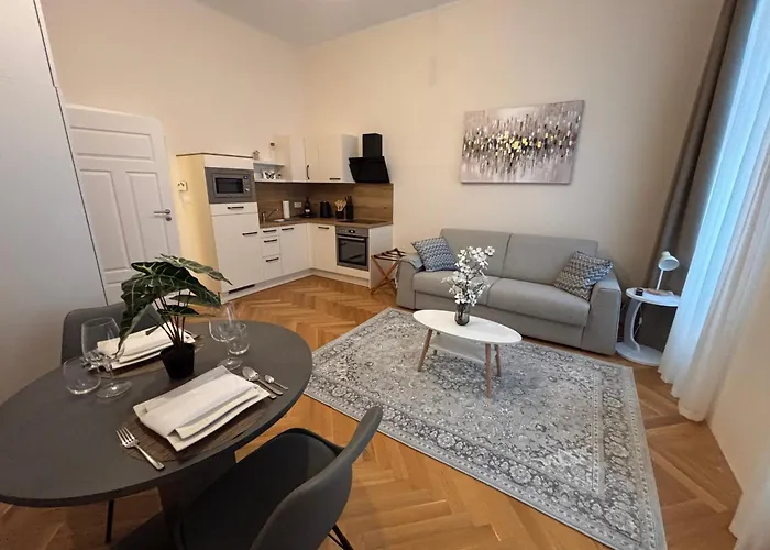 1 Bdr - Radiance, Near Schoenbrunn Palace Apartment
