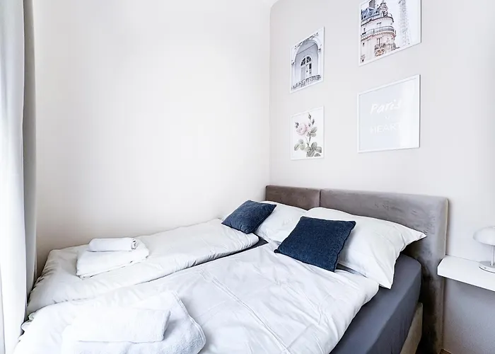 1 Bdr - Radiance, Near Schoenbrunn Palace Apartment